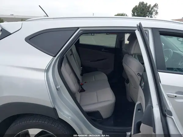 KM8J33A2XHU468010 2017 HYUNDAI TUCSON - Image 8