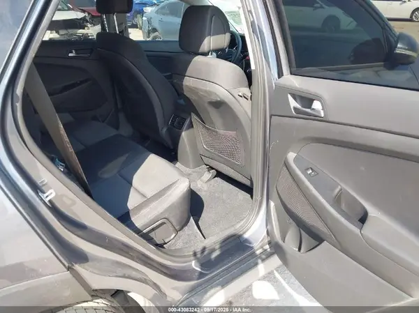 KM8J33A2XHU472591 2017 HYUNDAI TUCSON - Image 8