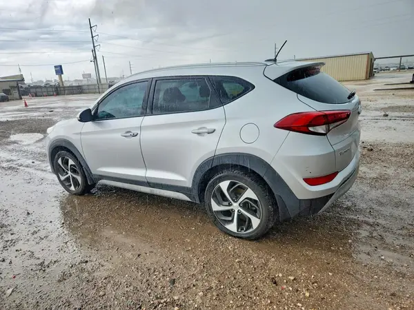 KM8J33A2XHU521174 2017 HYUNDAI TUCSON - Image 2