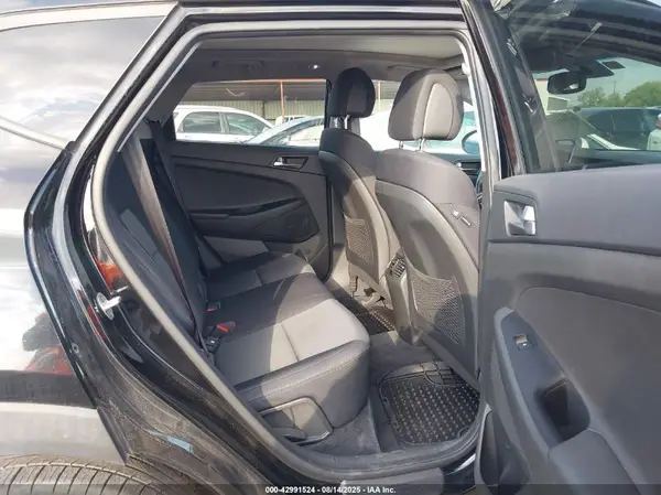 KM8J33A2XHU528853 2017 HYUNDAI TUCSON - Image 8