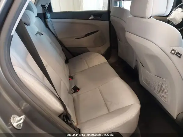 KM8J33A2XHU552067 2017 HYUNDAI TUCSON - Image 8