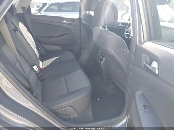 KM8J33A2XJU632393 2018 HYUNDAI TUCSON - Image 8