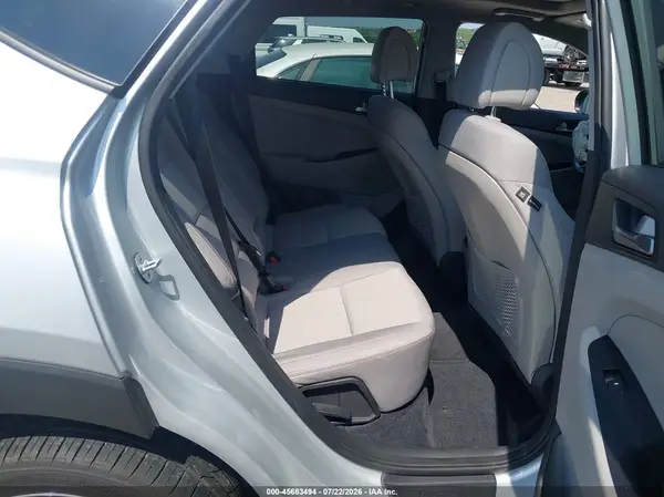KM8J33A2XJU646326 2018 HYUNDAI TUCSON - Image 8