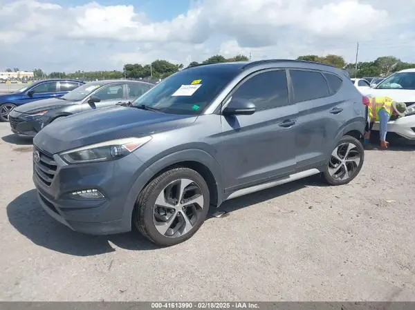 KM8J33A2XJU726421 2018 HYUNDAI TUCSON - Image 2