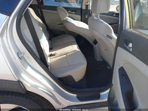 KM8J33A2XJU749925 2018 HYUNDAI TUCSON - Image 8