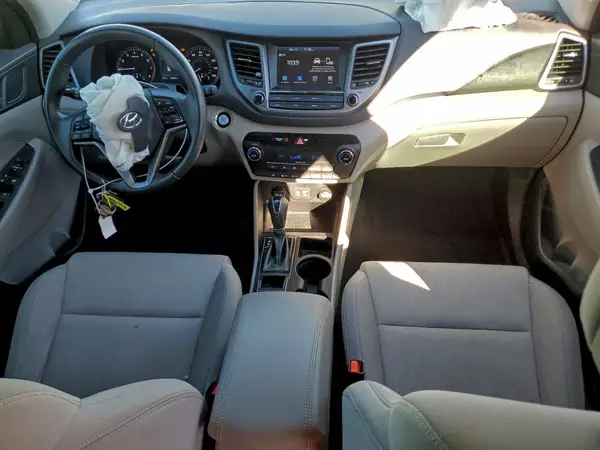 KM8J33A2XJU769656 2018 HYUNDAI TUCSON - Image 8