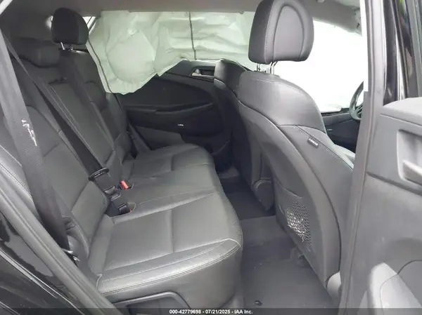 KM8J33A2XJU795576 2018 HYUNDAI TUCSON - Image 8