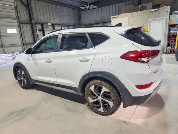 KM8J33A2XJU810545 2018 HYUNDAI TUCSON - Image 2