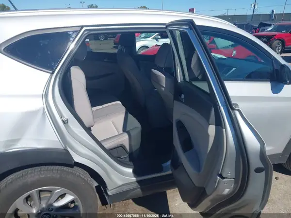 KM8J33A40GU058607 2016 HYUNDAI TUCSON - Image 8