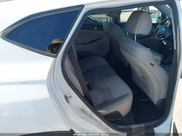 KM8J33A40GU072605 2016 HYUNDAI TUCSON - Image 8