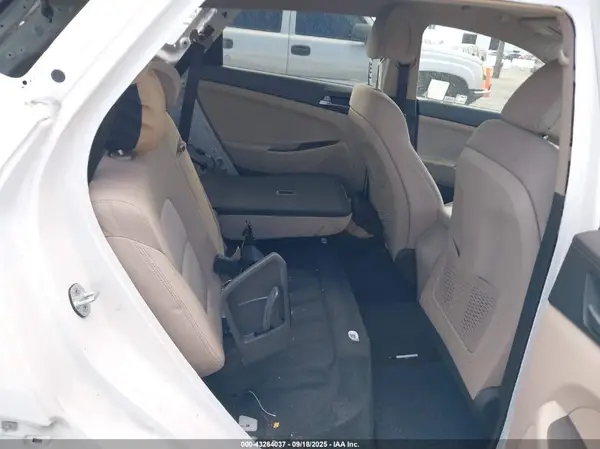KM8J33A40GU161574 2016 HYUNDAI TUCSON - Image 8