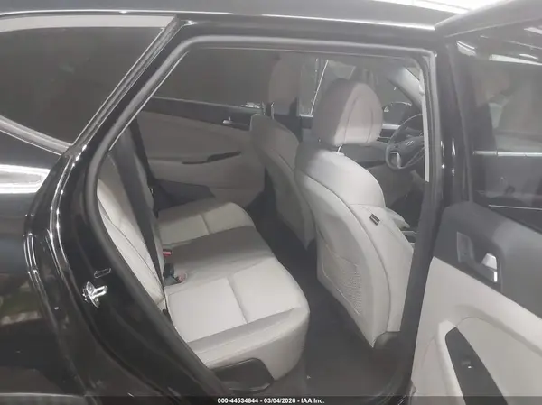 KM8J33A40GU174261 2016 HYUNDAI TUCSON - Image 8