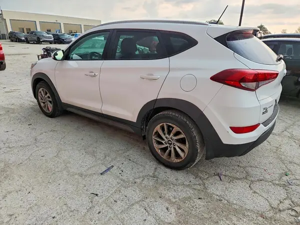 KM8J33A40GU194087 2016 HYUNDAI TUCSON - Image 2