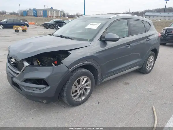 KM8J33A40HU253916 2017 HYUNDAI TUCSON - Image 2