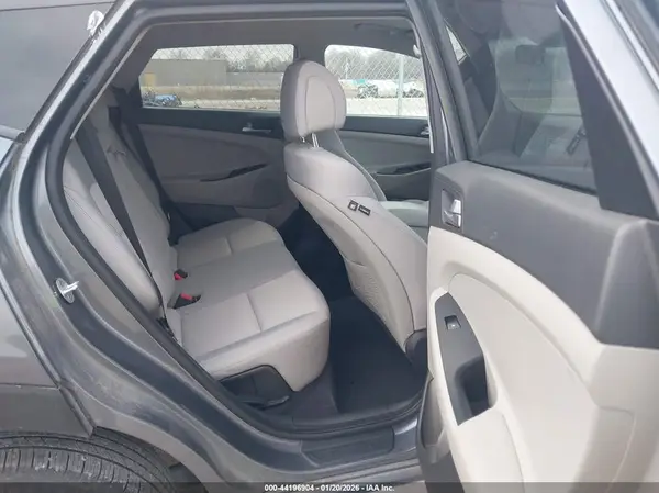 KM8J33A40HU253916 2017 HYUNDAI TUCSON - Image 8