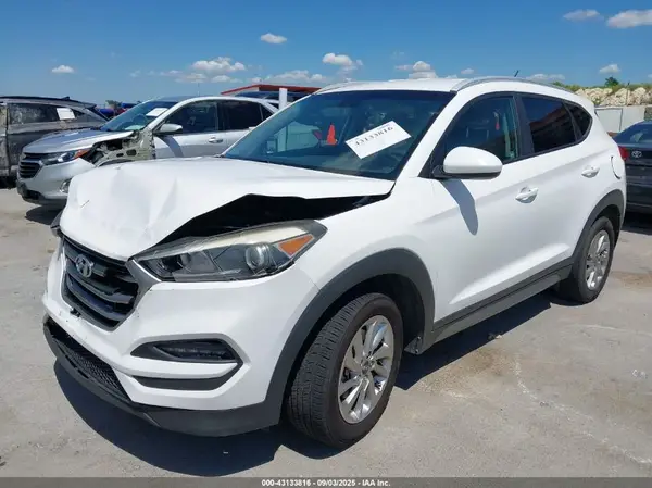 KM8J33A40HU263328 2017 HYUNDAI TUCSON - Image 2