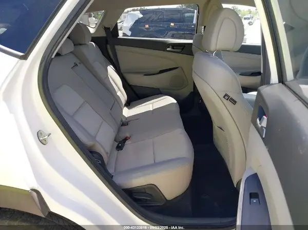 KM8J33A40HU263328 2017 HYUNDAI TUCSON - Image 8