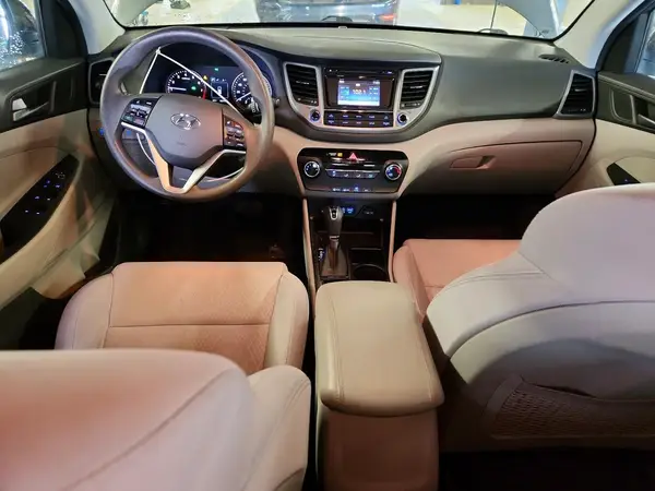 KM8J33A40HU274071 2017 HYUNDAI TUCSON - Image 8