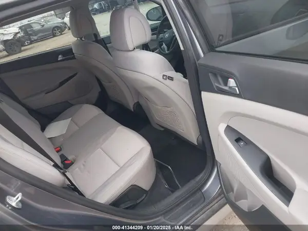 KM8J33A40HU293963 2017 HYUNDAI TUCSON - Image 8
