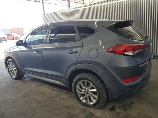 KM8J33A40HU305321 2017 HYUNDAI TUCSON - Image 2