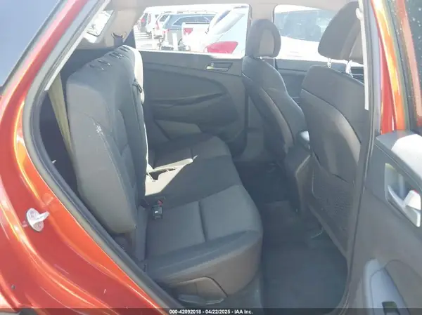 KM8J33A40HU318652 2017 HYUNDAI TUCSON - Image 8