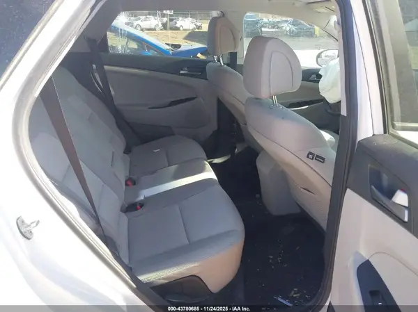 KM8J33A40HU326508 2017 HYUNDAI TUCSON - Image 8