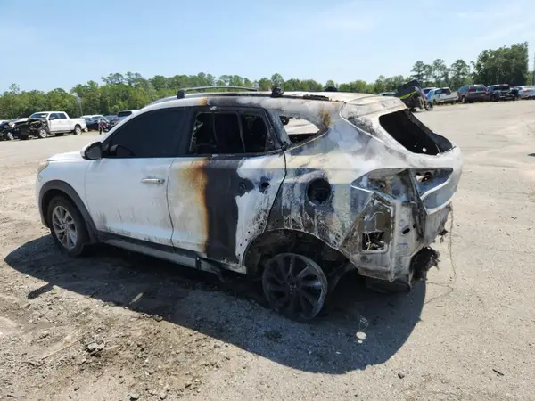 KM8J33A40HU342031 2017 HYUNDAI TUCSON - Image 2