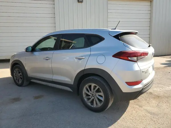 KM8J33A40HU352901 2017 HYUNDAI TUCSON - Image 2