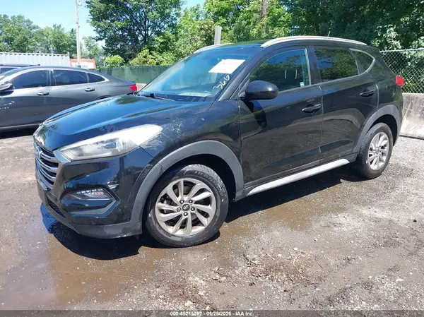 KM8J33A40HU370637 2017 HYUNDAI TUCSON - Image 2
