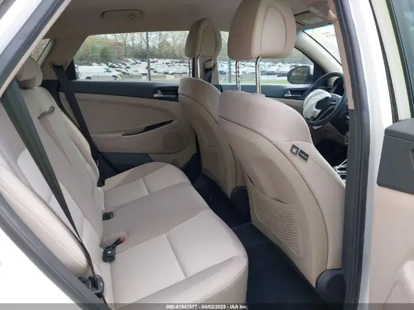 KM8J33A40HU383601 2017 HYUNDAI TUCSON - Image 8