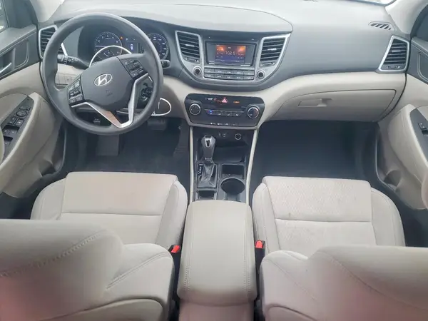 KM8J33A40HU400770 2017 HYUNDAI TUCSON - Image 8
