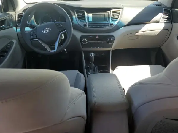 KM8J33A40HU401885 2017 HYUNDAI TUCSON - Image 8