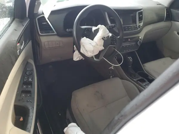 KM8J33A40HU402731 2017 HYUNDAI TUCSON - Image 8