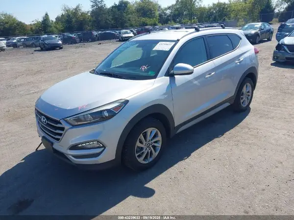 KM8J33A40HU412658 2017 HYUNDAI TUCSON - Image 2