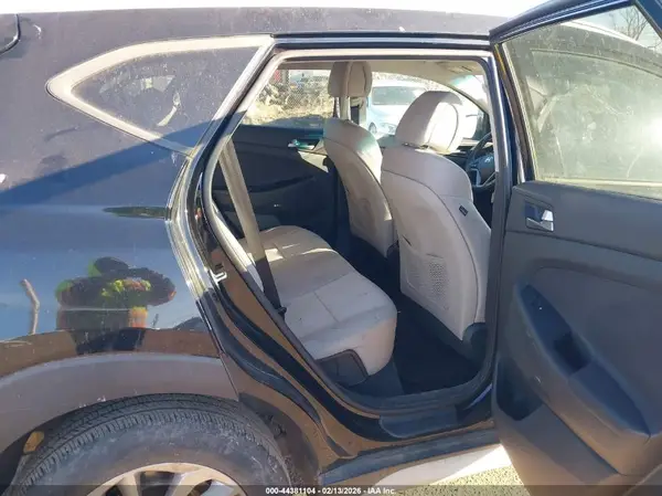 KM8J33A40HU427144 2017 HYUNDAI TUCSON - Image 8