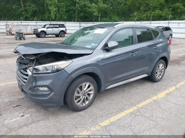 KM8J33A40HU441707 2017 HYUNDAI TUCSON - Image 2