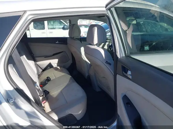 KM8J33A40HU441786 2017 HYUNDAI TUCSON - Image 8