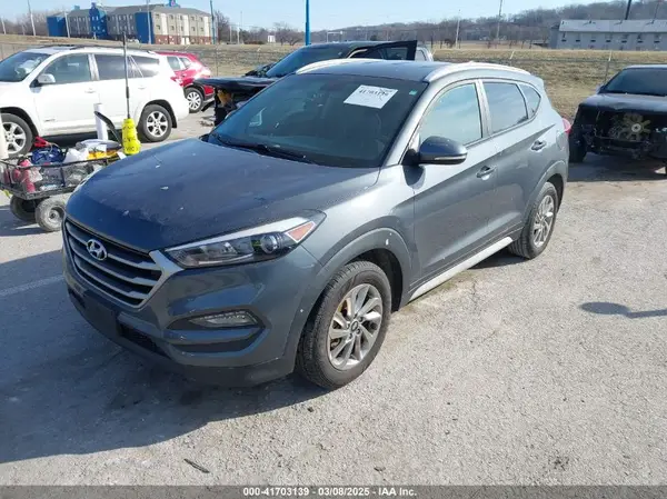 KM8J33A40HU459575 2017 HYUNDAI TUCSON - Image 2