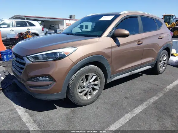 KM8J33A40HU487067 2017 HYUNDAI TUCSON - Image 2