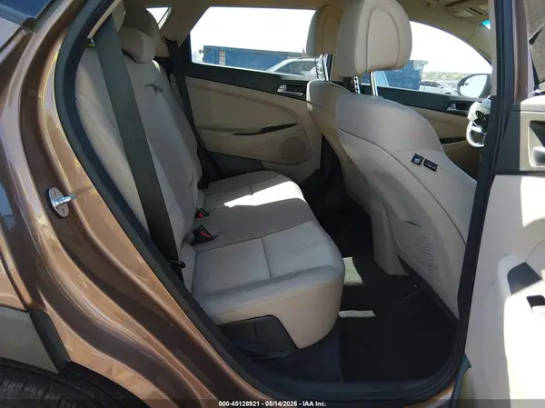KM8J33A40HU487067 2017 HYUNDAI TUCSON - Image 8