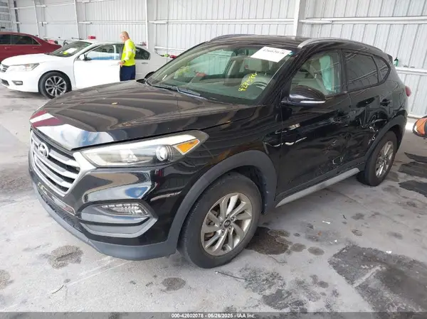 KM8J33A40HU488798 2017 HYUNDAI TUCSON - Image 2