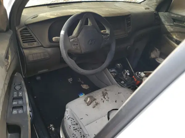KM8J33A40HU494665 2017 HYUNDAI TUCSON - Image 8