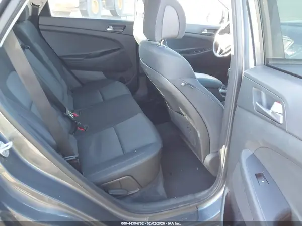 KM8J33A40HU519953 2017 HYUNDAI TUCSON - Image 8