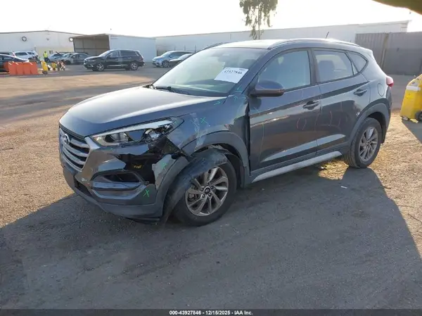 KM8J33A40HU524277 2017 HYUNDAI TUCSON - Image 2