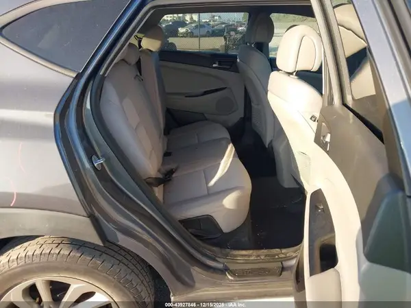 KM8J33A40HU524277 2017 HYUNDAI TUCSON - Image 8