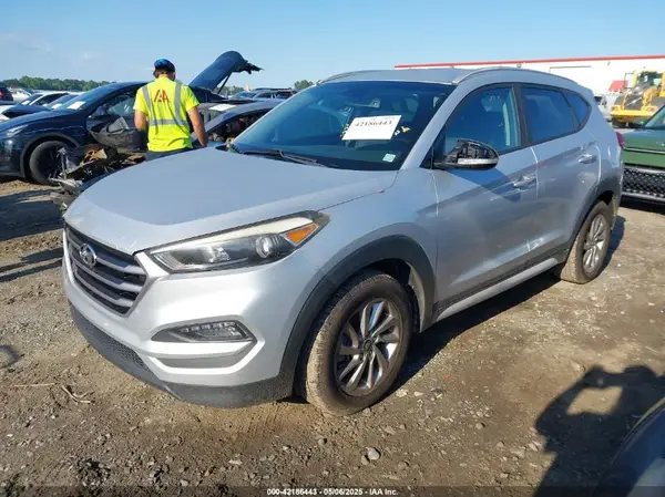 KM8J33A40HU535165 2017 HYUNDAI TUCSON - Image 2