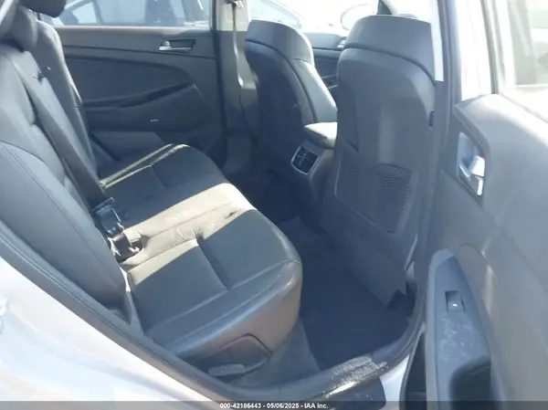 KM8J33A40HU535165 2017 HYUNDAI TUCSON - Image 8