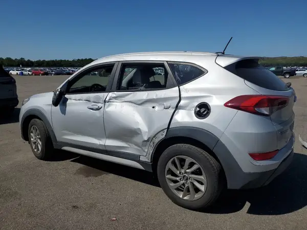 KM8J33A40HU562785 2017 HYUNDAI TUCSON - Image 2