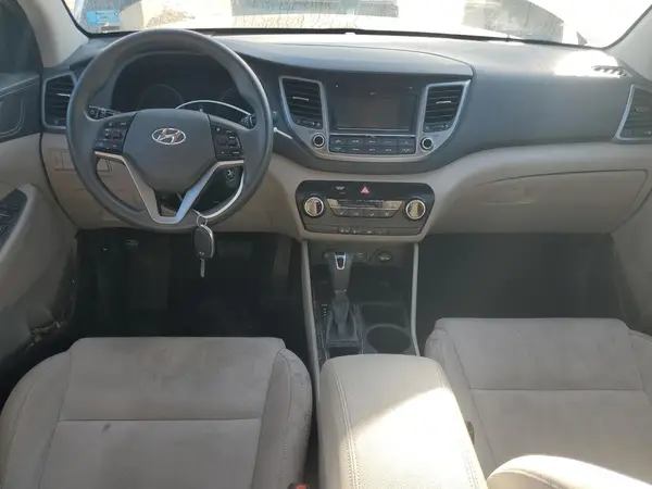 KM8J33A40HU566982 2017 HYUNDAI TUCSON - Image 8