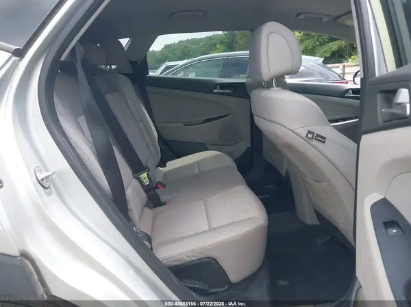 KM8J33A40HU582857 2017 HYUNDAI TUCSON - Image 8